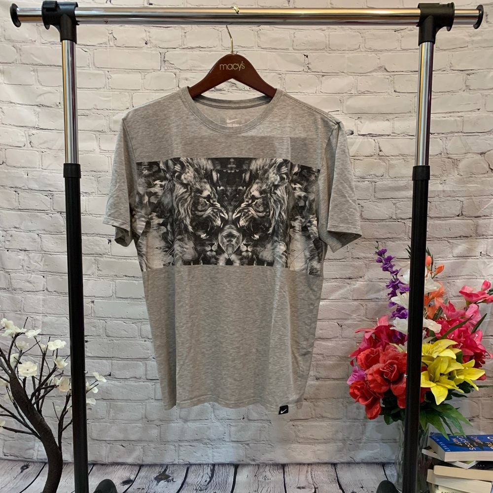 Nike Lebron James Lion Graphic DriFit Athletic Cut